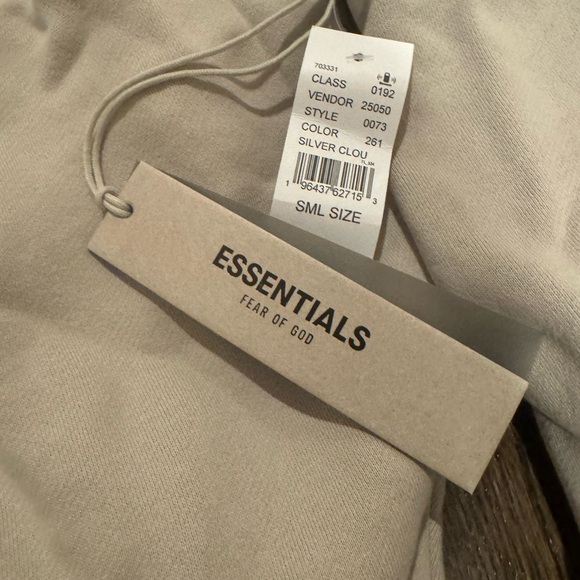Fear of God Essentials crewneck sweatshirt nwt small - Picture 4 of 5